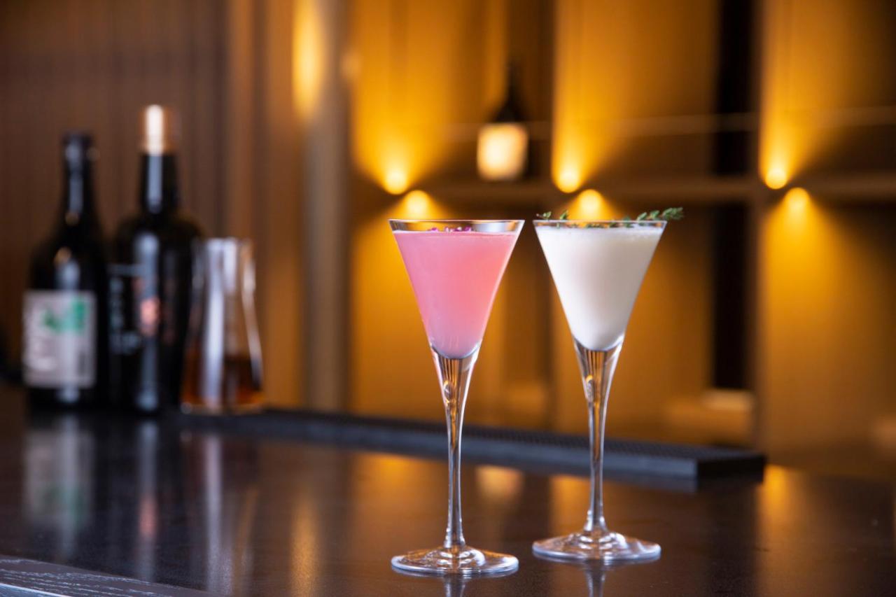 The Royal Park Hotel Iconic Kioto Zewnętrze zdjęcie Two martinis