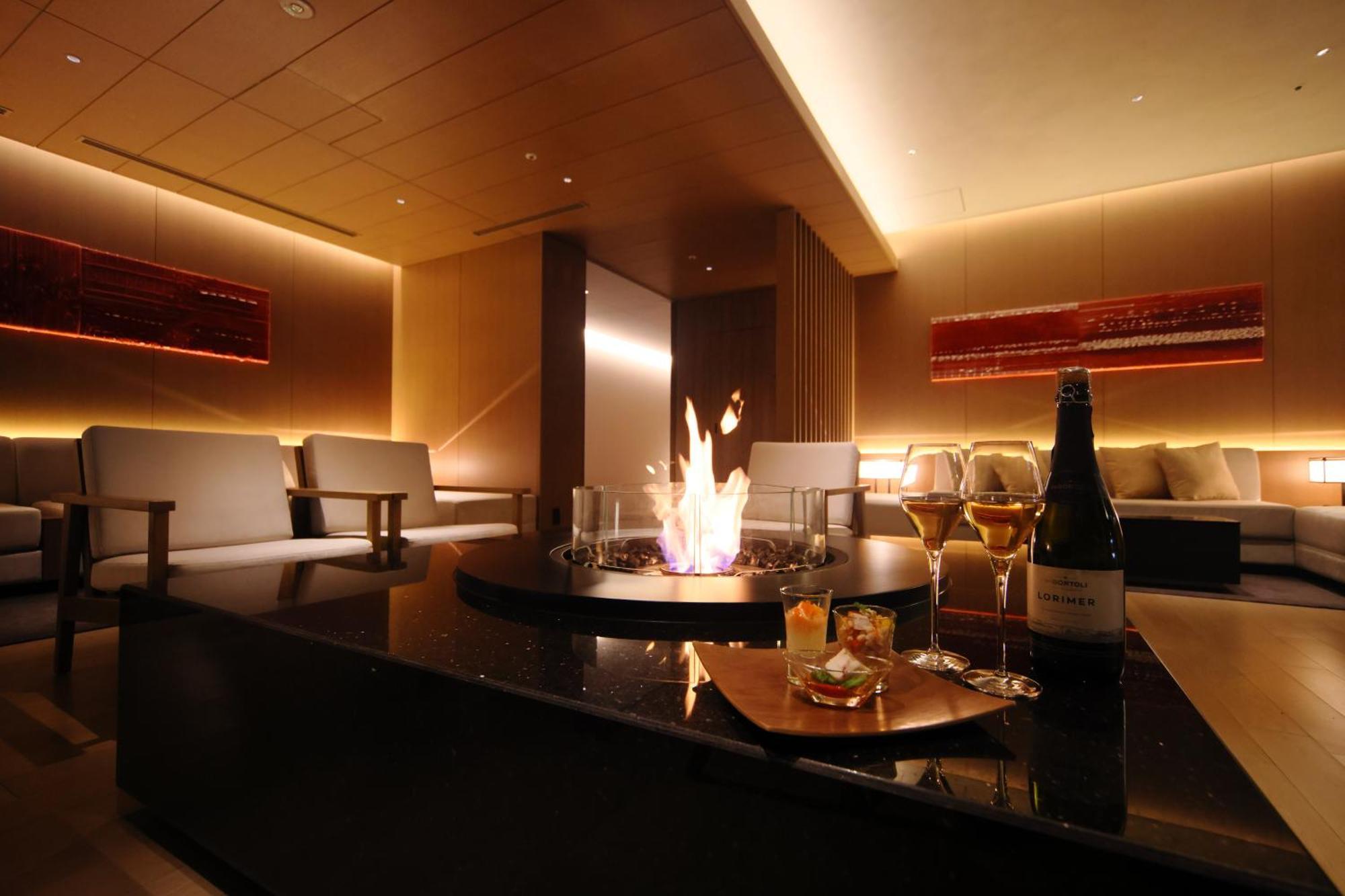 The Royal Park Hotel Iconic Kioto Zewnętrze zdjęcie A fireplace in a restaurant