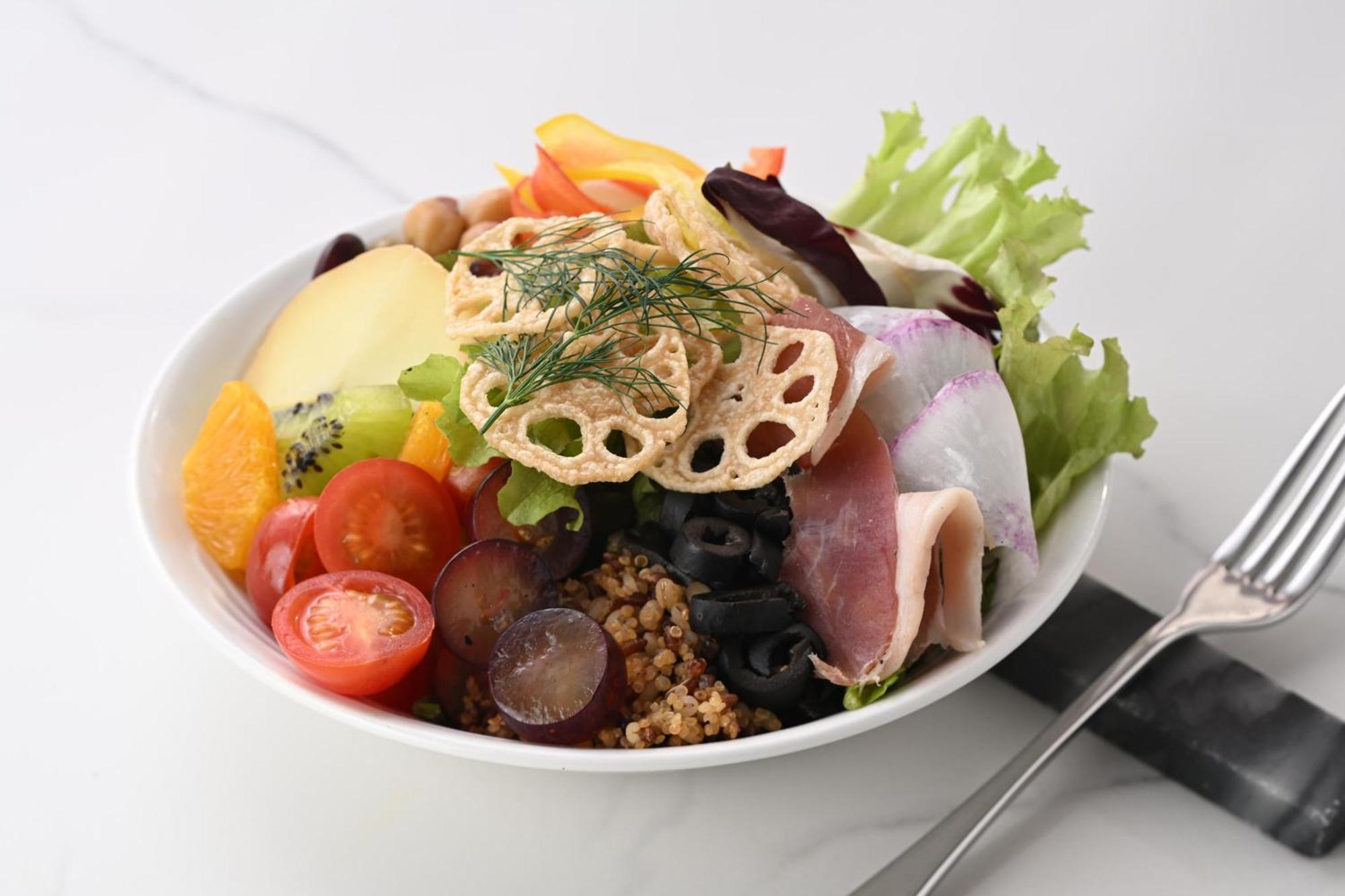 The Royal Park Hotel Iconic Kioto Zewnętrze zdjęcie A salad with lotus root