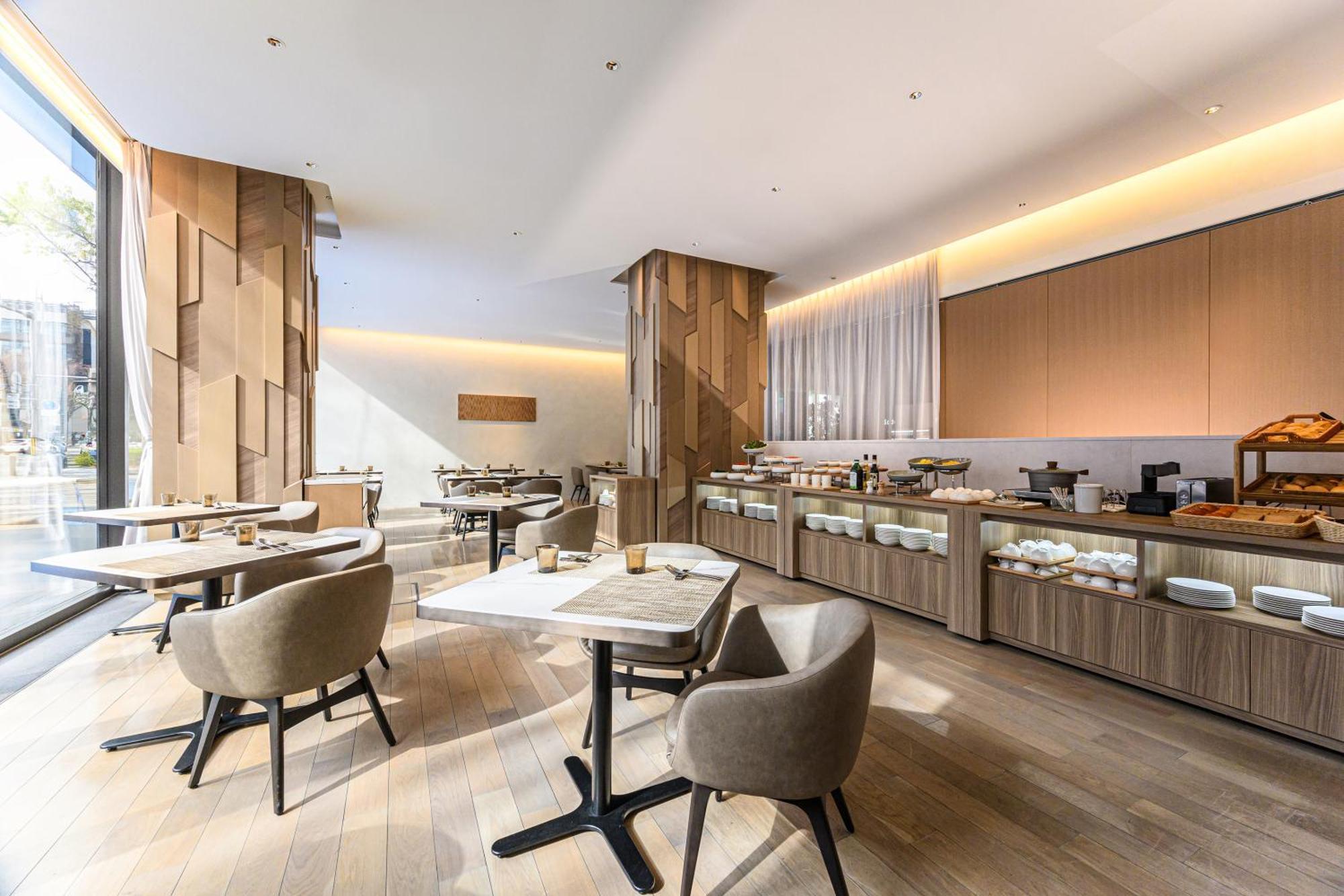 The Royal Park Hotel Iconic Kioto Zewnętrze zdjęcie The Lounge at London Heathrow Airport